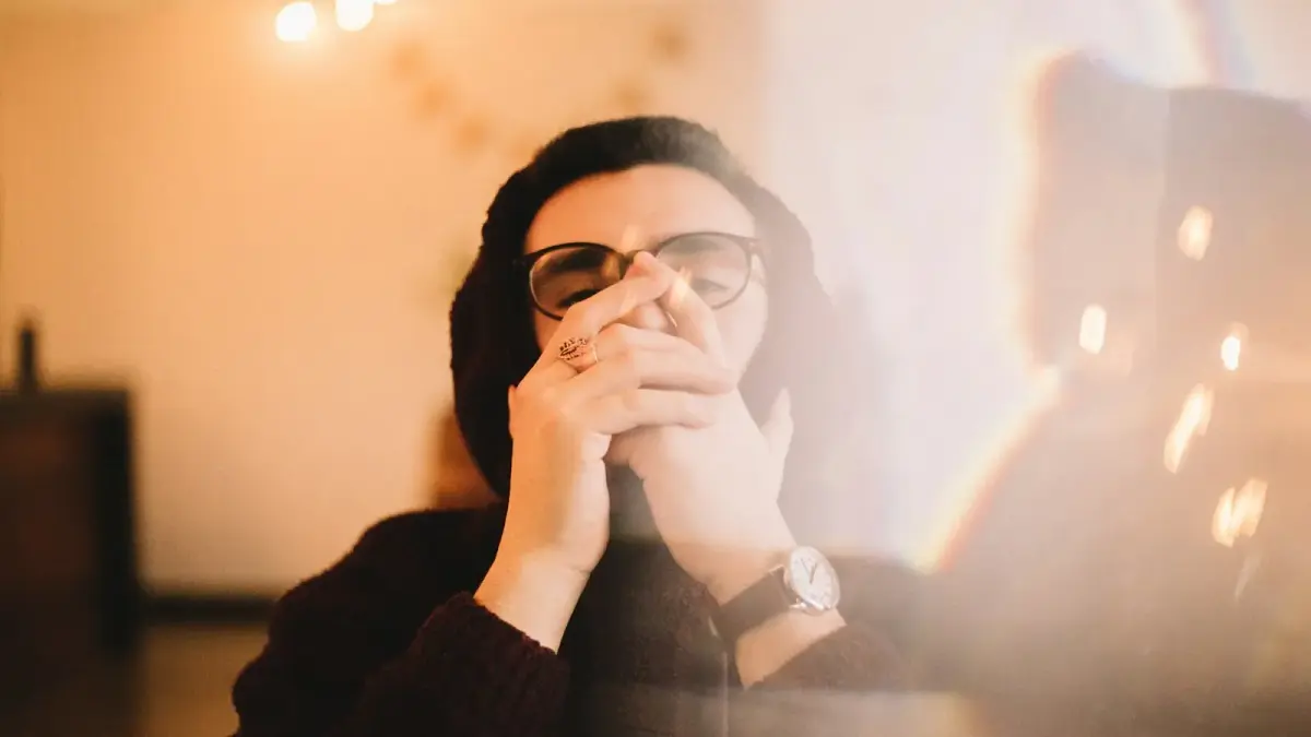 man wearing black framed eyeglasses close-up photography