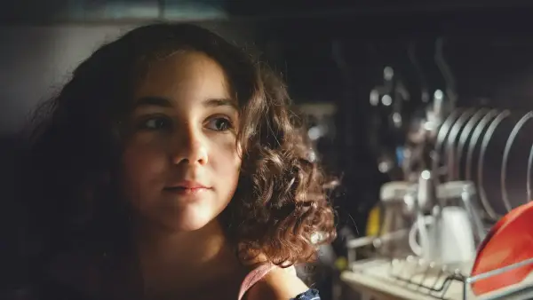 girl near kitchen rack