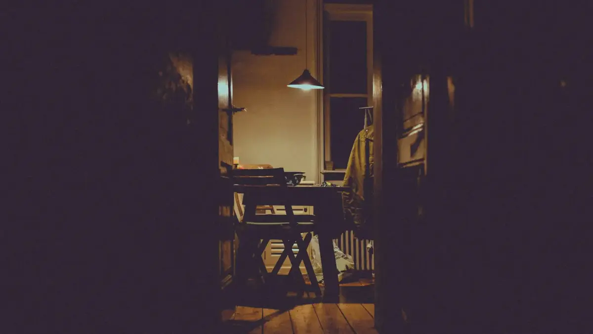 photo of pendant lamp turned on